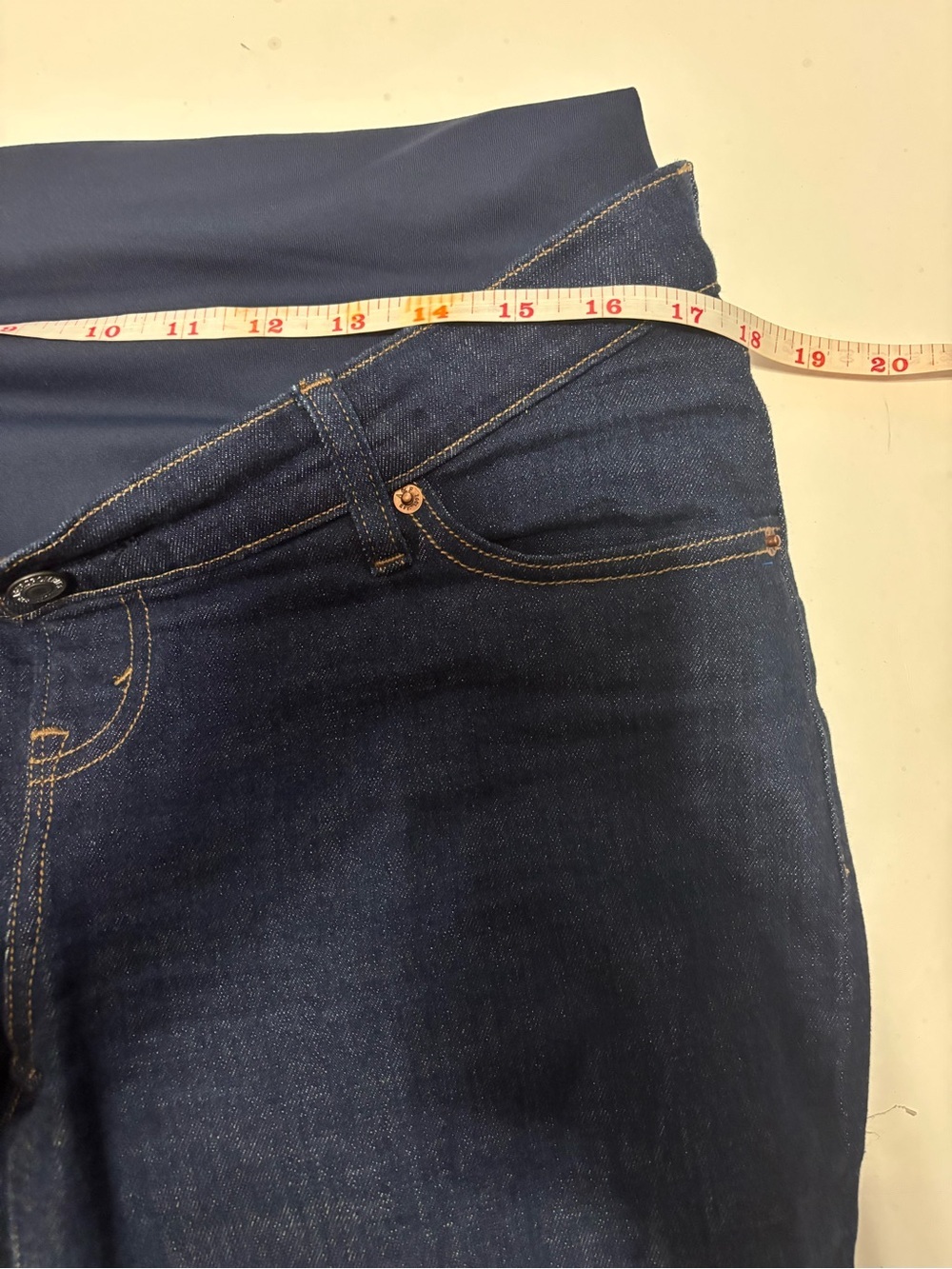 Abercrombie & Fitch Maternity 90s Straight Jeans Short - Picture 5 of 6